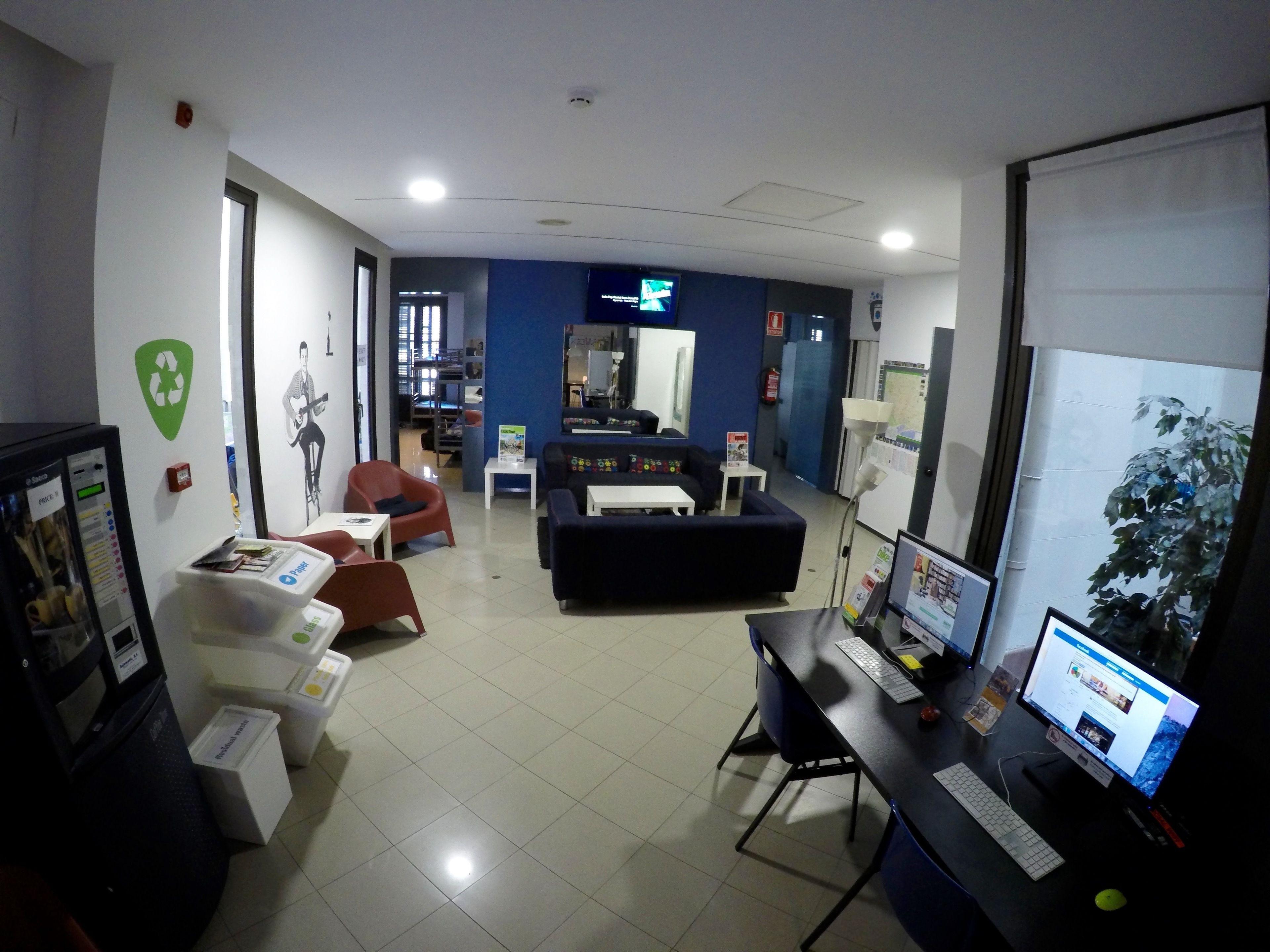 Alternative Creative Youth Hostel Barcelona — Photos 2